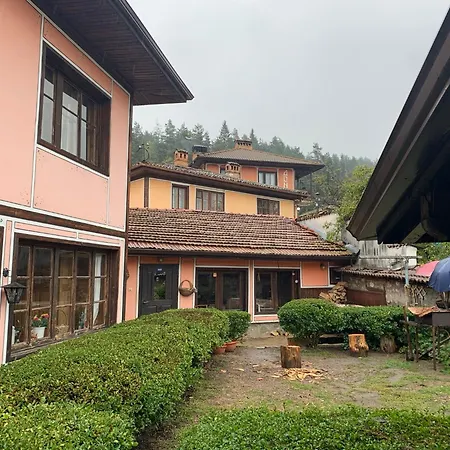 карагьозовата къща - цяла къща - 6 големи спални, 6 бани и отделна механа Nyaraló *