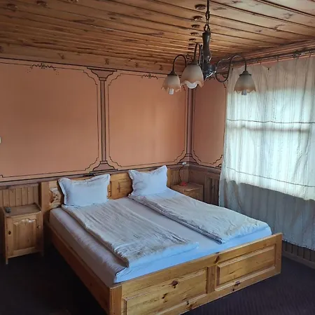 펜션 карагьозовата къща - цяла къща - 6 големи спални, 6 бани и отделна механа *