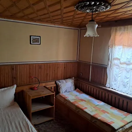 Nyaraló карагьозовата къща - цяла къща - 6 големи спални, 6 бани и отделна механа