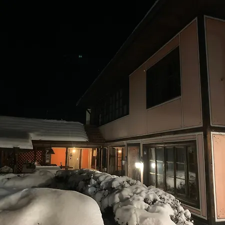 Nyaraló карагьозовата къща - цяла къща - 6 големи спални, 6 бани и отделна механа Koprivstica