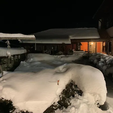 펜션 карагьозовата къща - цяла къща - 6 големи спални, 6 бани и отделна механа