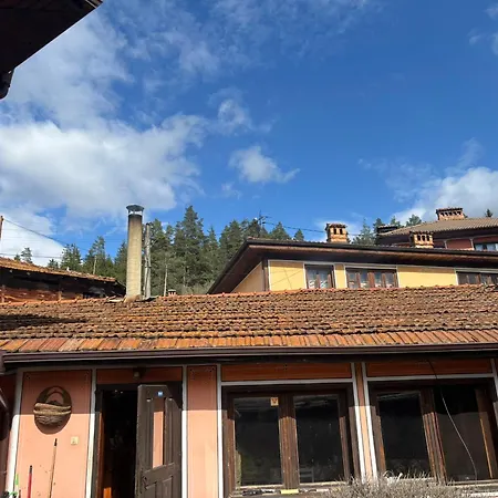 карагьозовата къща - цяла къща - 6 големи спални, 6 бани и отделна механа Nyaraló *