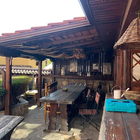 карагьозовата къща - цяла къща - 6 големи спални, 6 бани и отделна механа 코프리브시티차