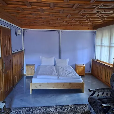 карагьозовата къща - цяла къща - 6 големи спални, 6 бани и отделна механа Koprivstica