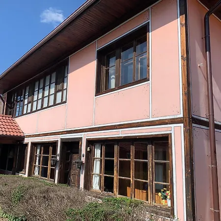 Nyaraló карагьозовата къща - цяла къща - 6 големи спални, 6 бани и отделна механа *