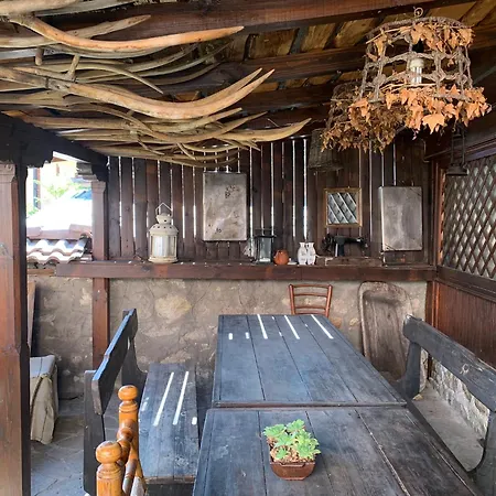 карагьозовата къща - цяла къща - 6 големи спални, 6 бани и отделна механа Nyaraló Koprivstica