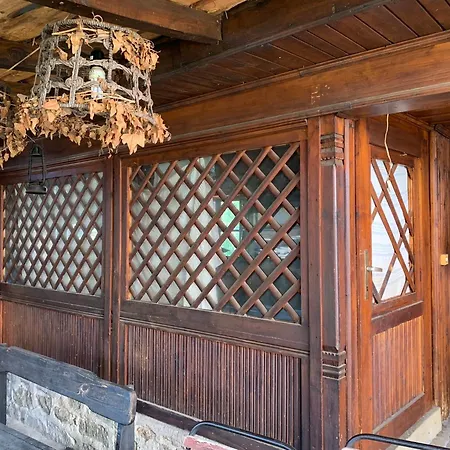 карагьозовата къща - цяла къща - 6 големи спални, 6 бани и отделна механа Nyaraló