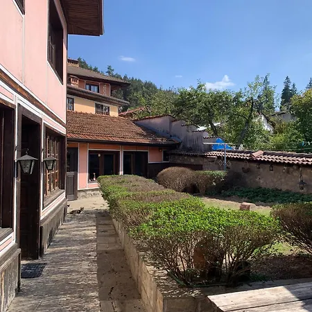 карагьозовата къща - цяла къща - 6 големи спални, 6 бани и отделна механа 펜션