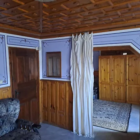 карагьозовата къща - цяла къща - 6 големи спални, 6 бани и отделна механа 펜션 코프리브시티차