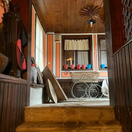 карагьозовата къща - цяла къща - 6 големи спални, 6 бани и отделна механа