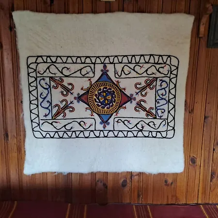 карагьозовата къща - цяла къща - 6 големи спални, 6 бани и отделна механа 펜션 *