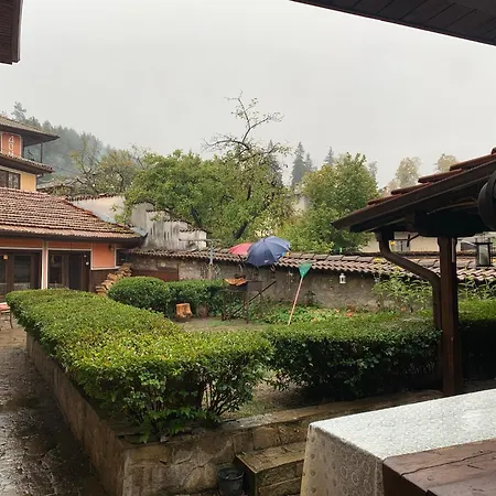 펜션 карагьозовата къща - цяла къща - 6 големи спални, 6 бани и отделна механа