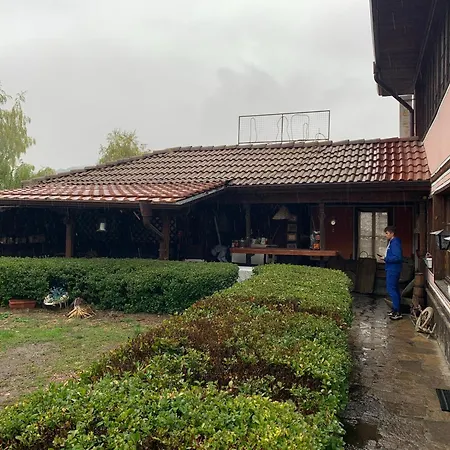 карагьозовата къща - цяла къща - 6 големи спални, 6 бани и отделна механа 펜션 *