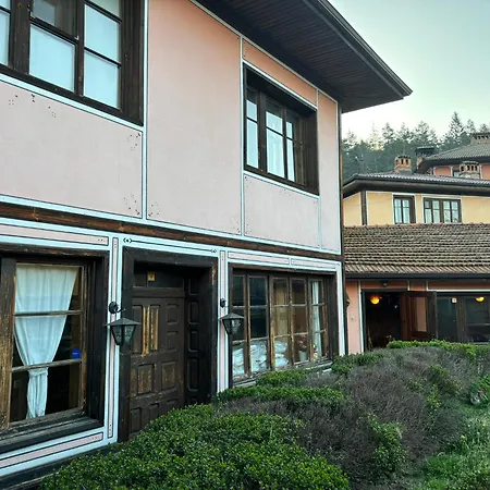 карагьозовата къща - цяла къща - 6 големи спални, 6 бани и отделна механа