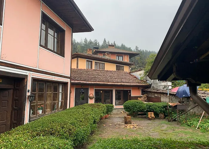 карагьозовата къща - цяла къща - 6 големи спални, 6 бани и отделна механа בית נופש *