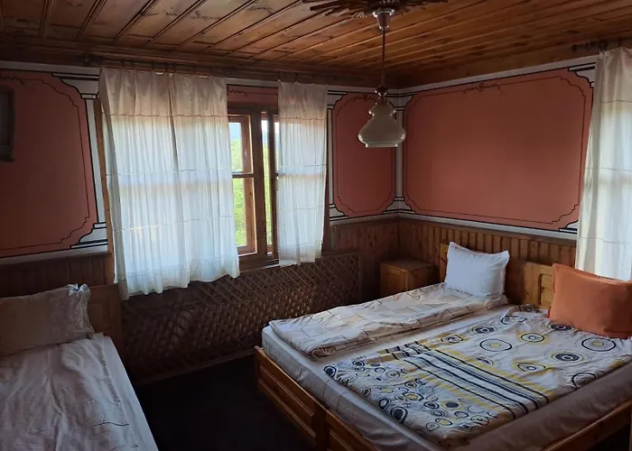 карагьозовата къща - цяла къща - 6 големи спални, 6 бани и отделна механа בית נופש *