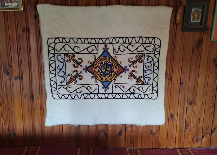 карагьозовата къща - цяла къща - 6 големи спални, 6 бани и отделна механа * קופריבשטיצה