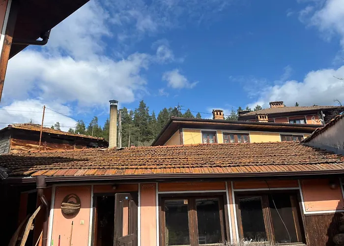 карагьозовата къща - цяла къща - 6 големи спални, 6 бани и отделна механа בית נופש *