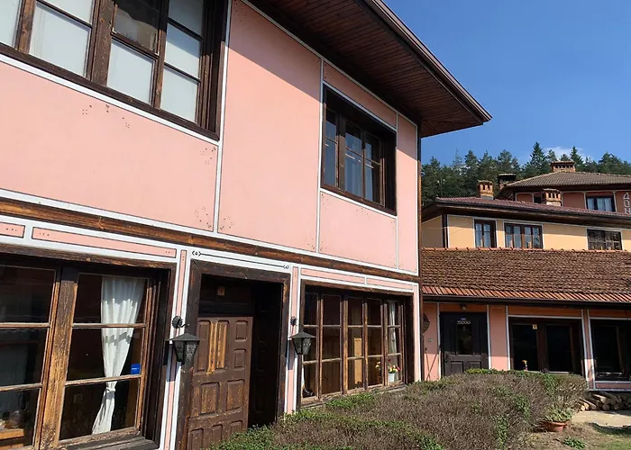 карагьозовата къща - цяла къща - 6 големи спални, 6 бани и отделна механа בית נופש קופריבשטיצה