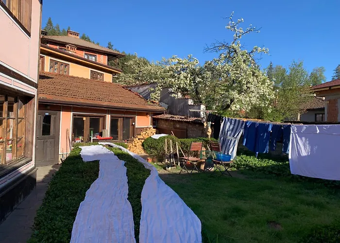 карагьозовата къща - цяла къща - 6 големи спални, 6 бани и отделна механа *