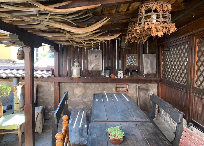 карагьозовата къща - цяла къща - 6 големи спални, 6 бани и отделна механа בית נופש קופריבשטיצה