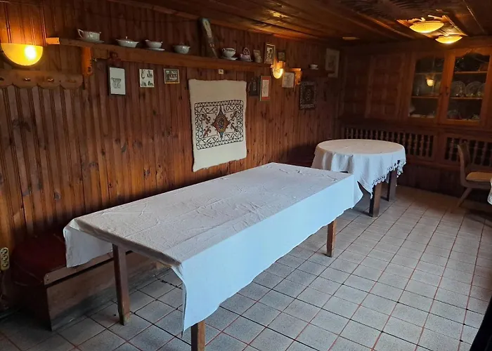 карагьозовата къща - цяла къща - 6 големи спални, 6 бани и отделна механа * קופריבשטיצה