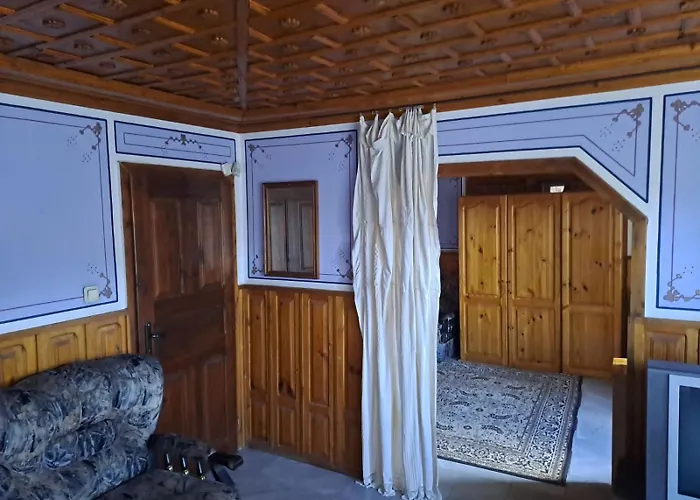 карагьозовата къща - цяла къща - 6 големи спални, 6 бани и отделна механа בית נופש קופריבשטיצה