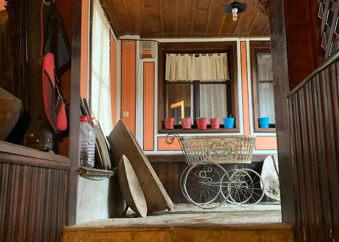 карагьозовата къща - цяла къща - 6 големи спални, 6 бани и отделна механа