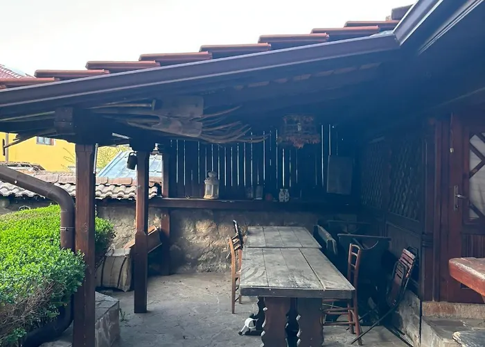 карагьозовата къща - цяла къща - 6 големи спални, 6 бани и отделна механа בית נופש קופריבשטיצה