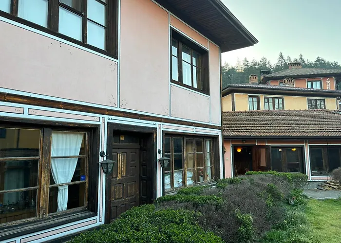 карагьозовата къща - цяла къща - 6 големи спални, 6 бани и отделна механа